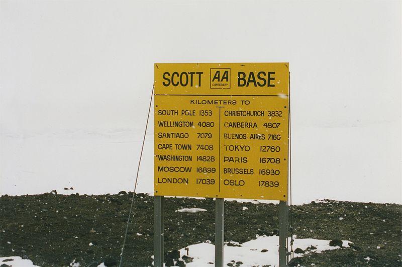 https://upload.wikimedia.org/wikipedia/commons/thumb/a/a7/Scott_base_in_antarctica.jpg/450px-Scott_base_in_antarctica.jpg